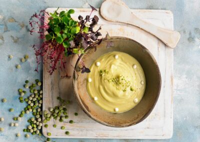 Pea cream with lime mayonnaise and peppermint oil