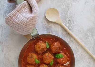 ALBÓNDIGAS DE GARBANZOS CON SALSA DE TOMATE