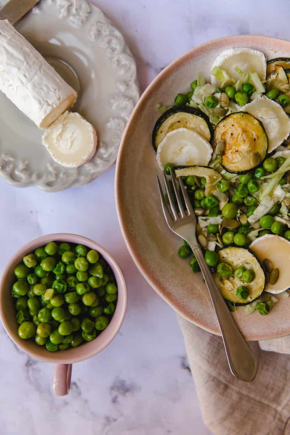 Zucchini salad with peas, chévre and honey