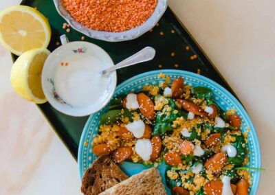 Ensalada de lentejas, aliño de comino y yogur