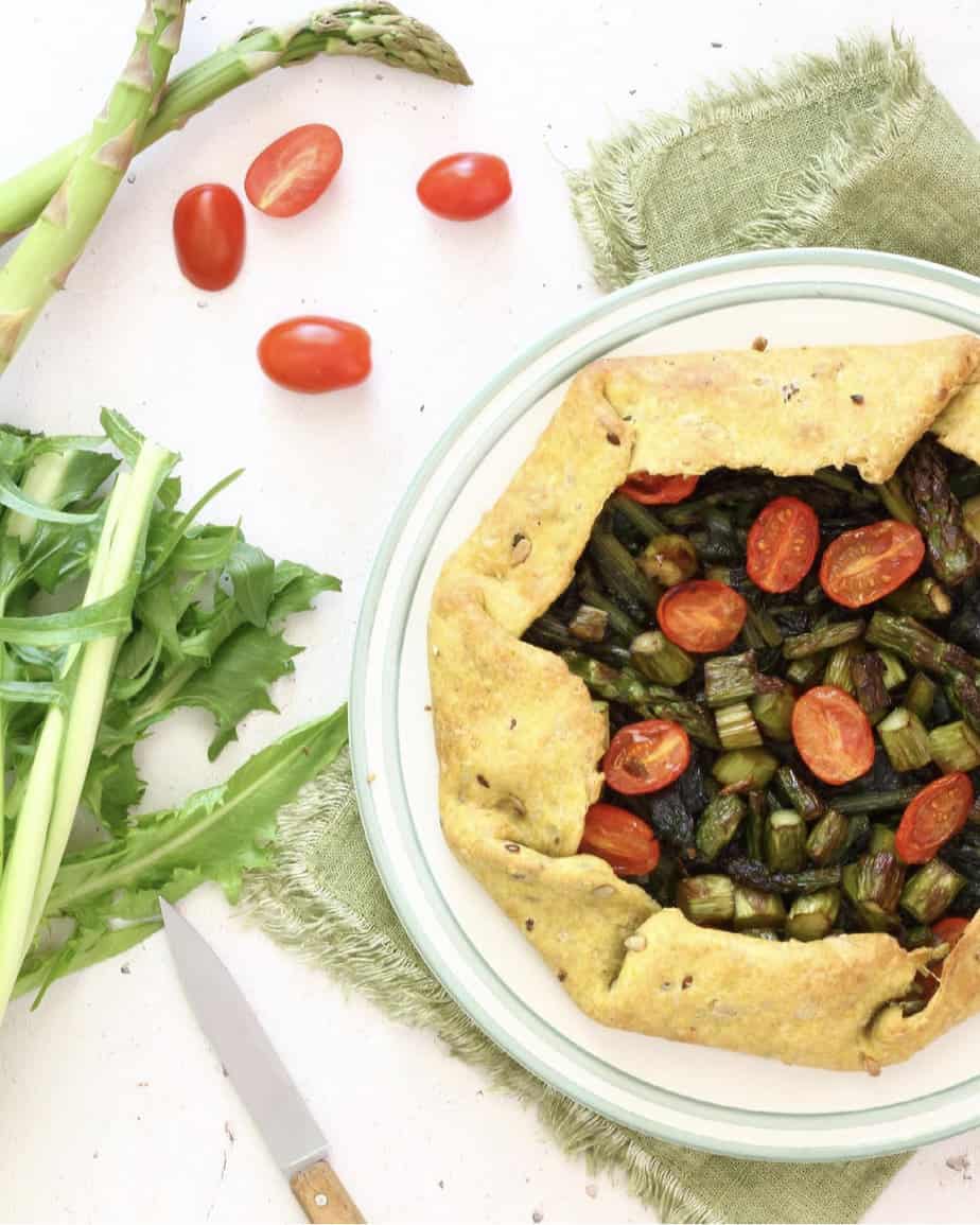 Galette with Catalogna, asparagus and hummus .