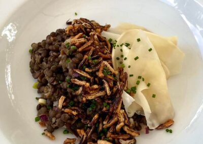 Warm caviar lentil salad, wild rice popcorn, Thai sauce and dusted onion